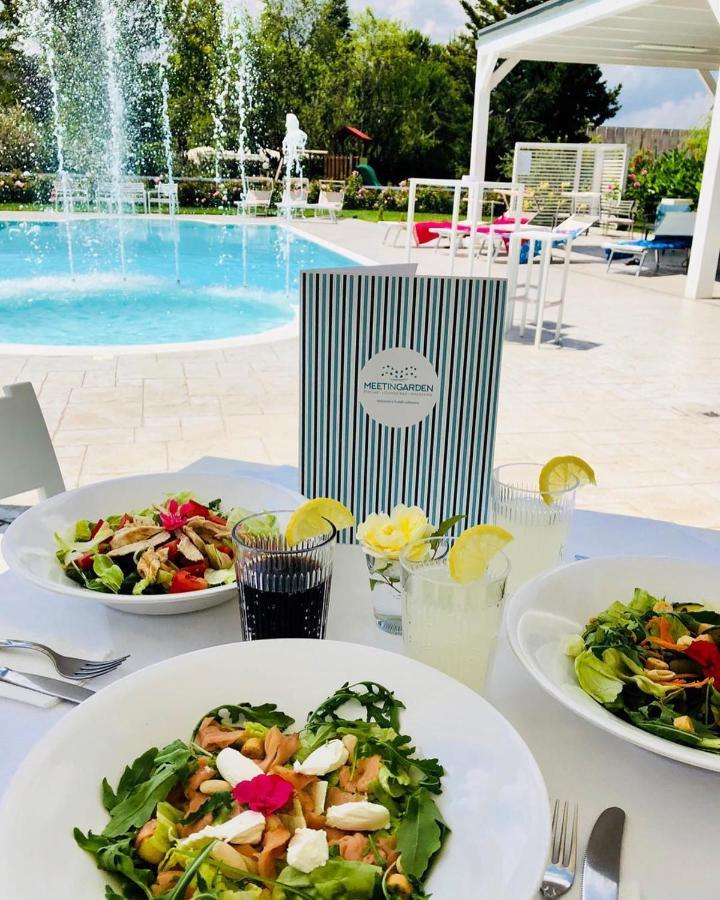 Hotel Santacroce Meeting سولمونا المظهر الخارجي الصورة