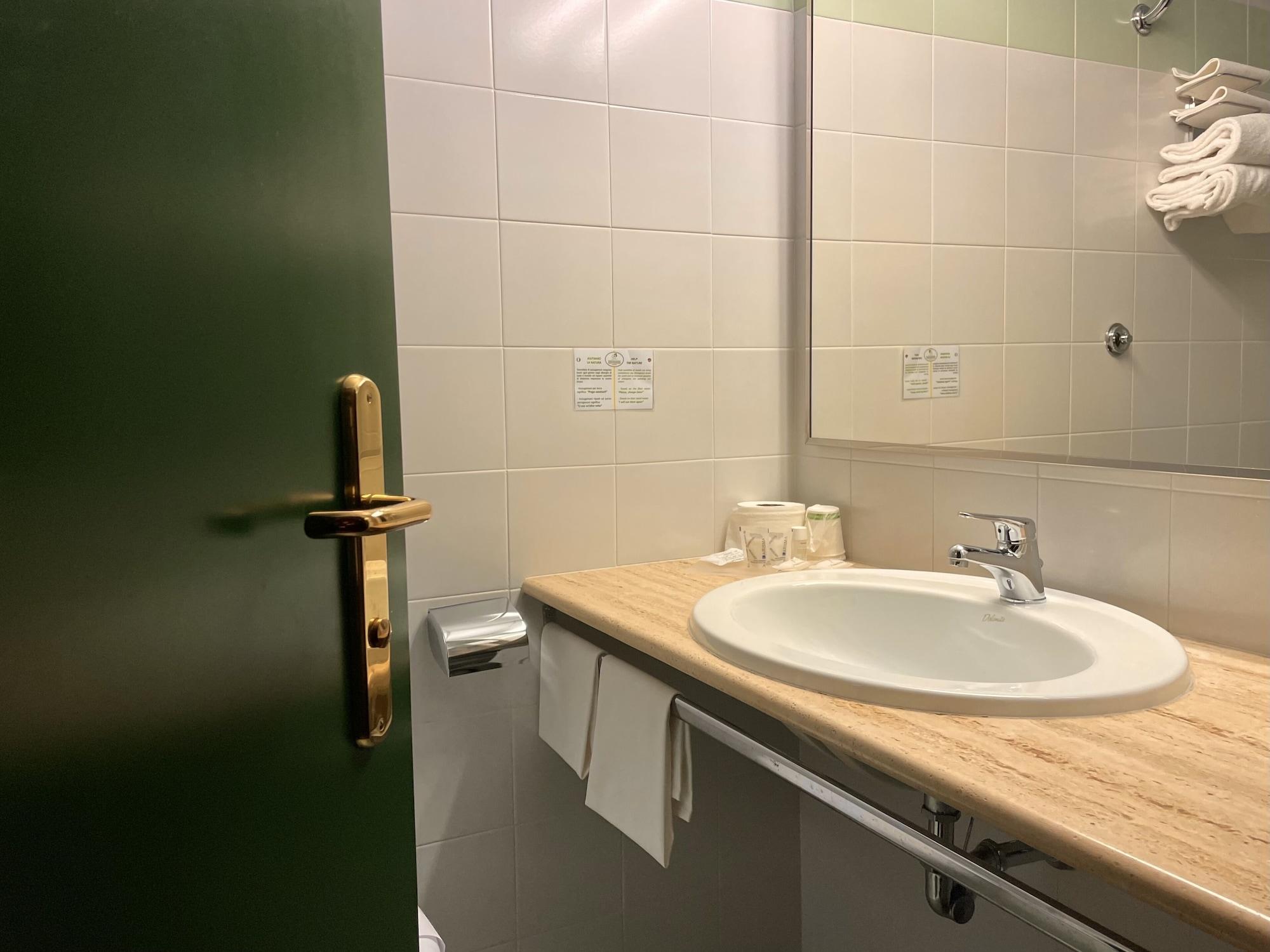 Hotel Santacroce Meeting سولمونا المظهر الخارجي الصورة