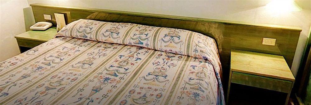 Hotel Santacroce Meeting سولمونا المظهر الخارجي الصورة